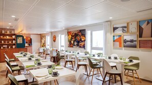 Petit déjeuner buffet servi tous les jours en supplément