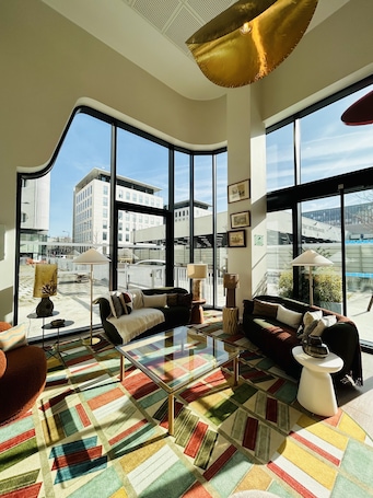 Coin salon dans le hall. Residhome Quai d'Ivry