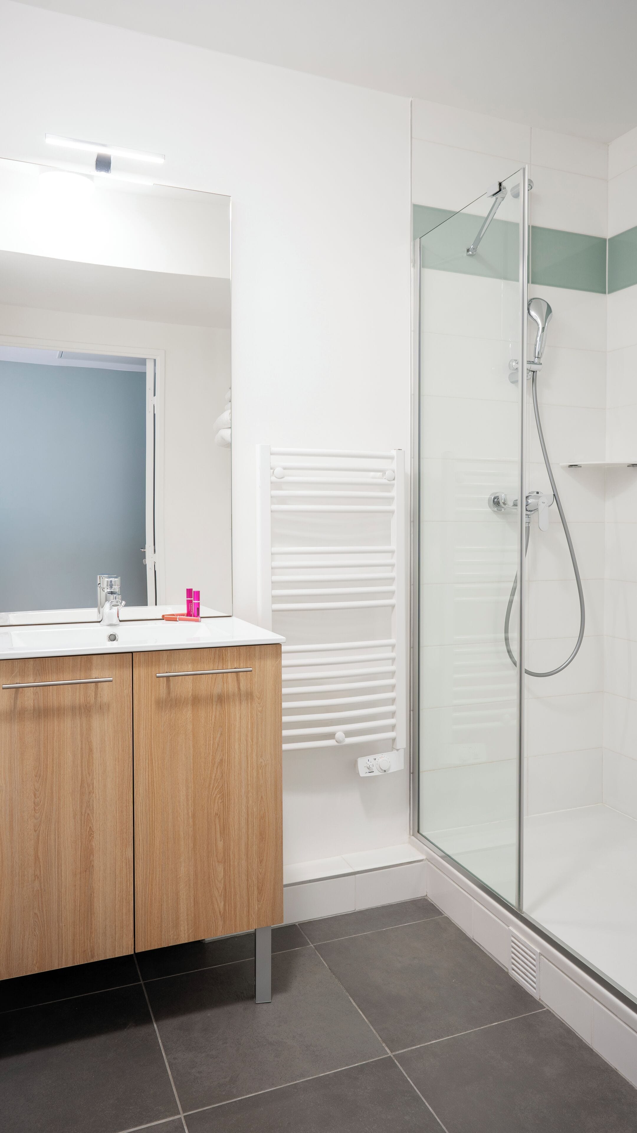 Shower, towels