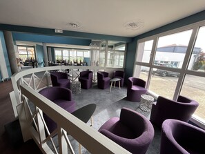 Coin salon dans le hall