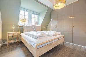 1 bedroom, iron/ironing board, travel crib, free WiFi - fewo1846 - Möwensicht / elegant apartment on the 4th floor with harbor view (Flensburg)