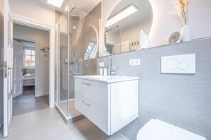 Hair dryer, towels - fewo1846 - Möwensicht / elegant apartment on the 4th floor with harbor view (Flensburg)