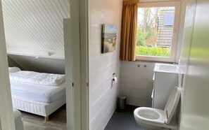 3 bedrooms, iron/ironing board, Internet, bed sheets