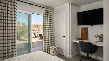 2 bedrooms, desk, iron/ironing board, WiFi