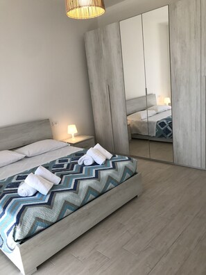 2 chambres, fer et planche à repasser, accès au Wi-Fi (inclus)
