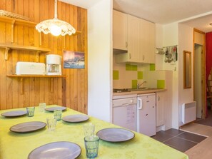 Kjøleskap, mikrobølgeovn, ovn og oppvaskmaskin