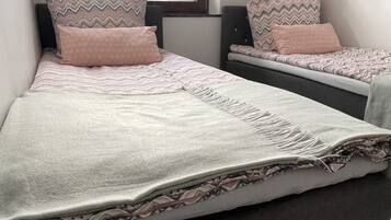 1 bedroom, desk, free WiFi, bed sheets