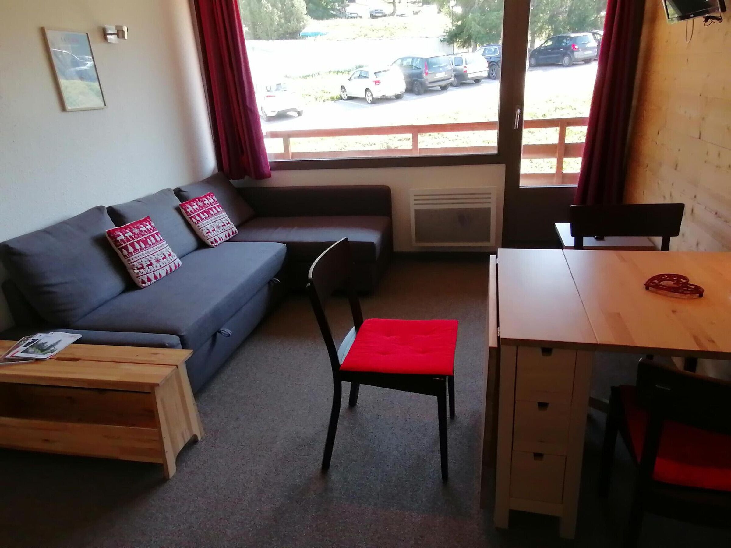 Acceso Directo A Pistas · Apartamento Renovado Con Balcón · Tranquilidad Garantizada - Aime
