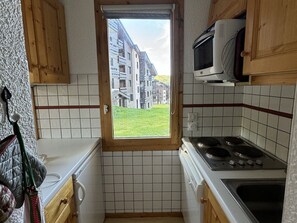 Fridge, dishwasher, coffee/tea maker