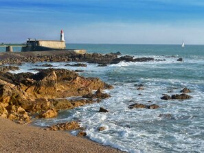 Beach nearby - Charming T2 with Private Terrace, 400m from Beach and Shops in Les Sables d'Olonne (Les Sables-d'Olonne)