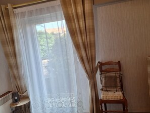 Interior - Charming T2 with Private Terrace, 400m from Beach and Shops in Les Sables d'Olonne (Les Sables-d'Olonne)