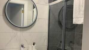 City House | Bathroom - 13 Eyre Square Lane (Galway)