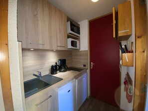 Kühlschrank, Mikrowelle, Geschirrspüler