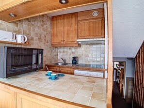 Fridge, microwave, oven, dishwasher - Cozy duplex at the foot of the slopes with balcony (Les Menuires)