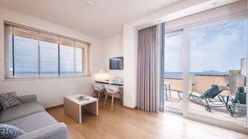 Suite superior | Área de sala de estar | Televisión LCD de 20 pulgadas con canales por cable y televisión