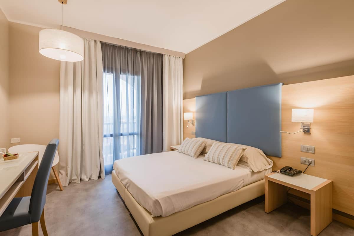 1 bedroom, minibar, in-room safe, desk
