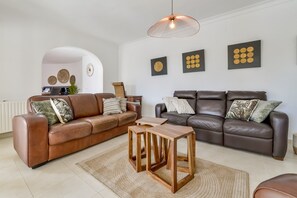 TV - Holiday Villa Moraira with private heated pool in walking distance to beaches (Moraira)