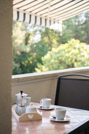 تناول الطعام بالخارج