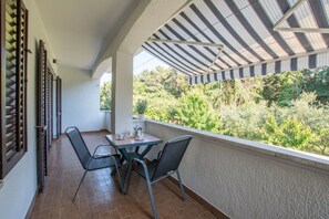 Outdoor dining - Apartments Nono Toni (Poreč)