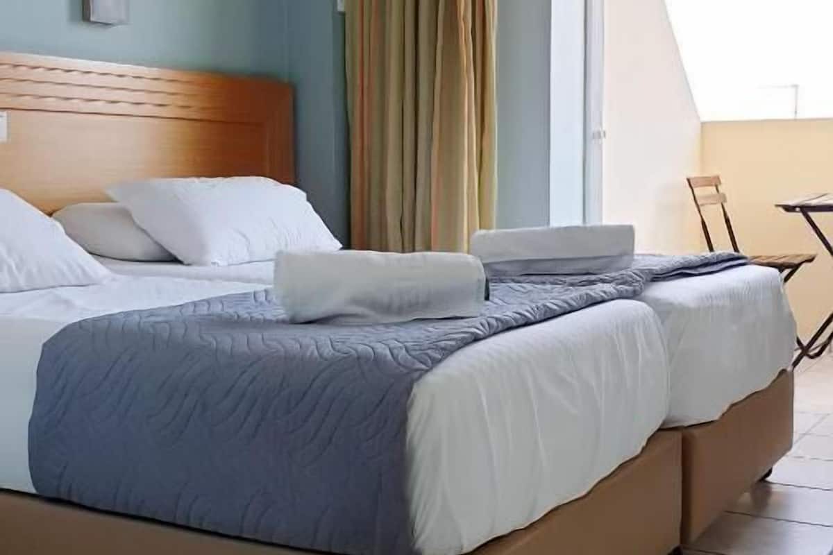 Habitación cuádruple | Caja de seguridad en la habitación, insonorización y wifi gratis