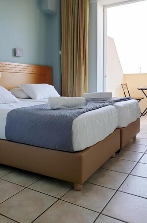 In-room safe, soundproofing, free WiFi, bed sheets - Yms Studios (Rethymno)
