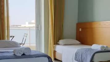 Quadruple Room | In-room safe, soundproofing, free WiFi, bed sheets