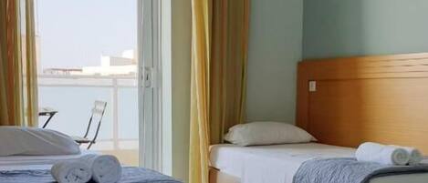 In-room safe, soundproofing, free WiFi, bed sheets