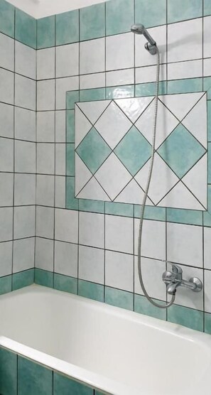 مستلزمات مجانية للعناية الشخصية، مجففات شعر، مناشف