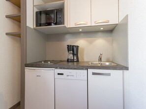 Kühlschrank, Mikrowelle, Geschirrspüler