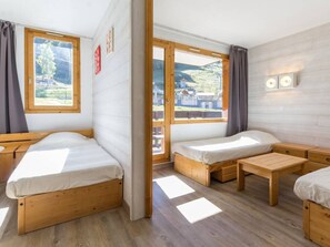 Room - Renovated bright studio • Center • Balcony • Parking • Ski-in/out (La Plagne Montchavin Les Coches)
