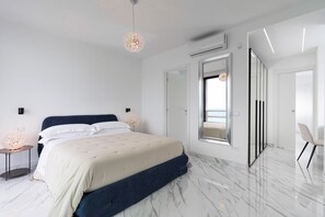 4 slaapkamers, een strijkplank/strijkijzer, gratis wifi, beddengoed