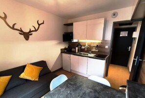 Smart-TV, Videospiele, DVD-Player, Bücher