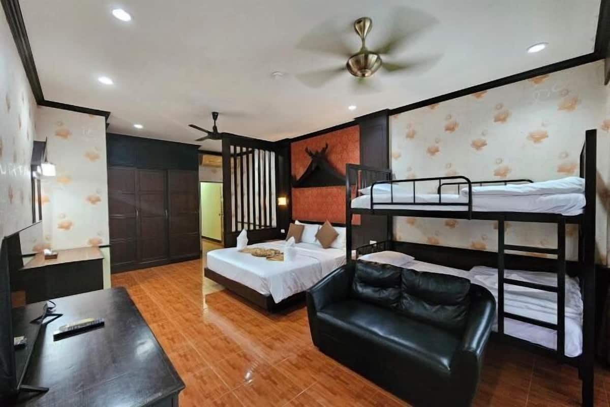 1 bedroom, in-room safe, desk, blackout curtains