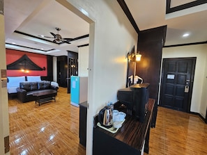 Chambre familiale, 2 chambres | Coffre-fort, bureau, rideaux d’obscurcissement, literie fournie