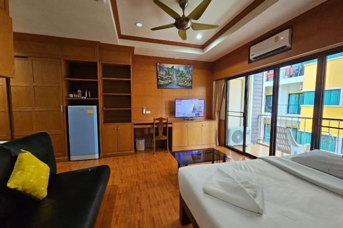 In-room safe, desk, blackout drapes, bed sheets