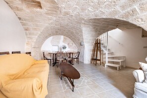 Flat-screen TV - Dimora Lucrezia - Big & Central APT with parking (Ostuni)