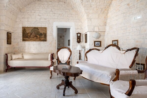 Flat-screen TV - Dimora Lucrezia - Big & Central APT with parking (Ostuni)