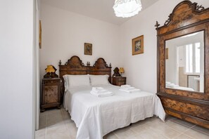 3 bedrooms, iron/ironing board, WiFi - Dimora Lucrezia - Big & Central APT with parking (Ostuni)