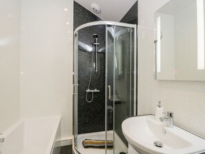 Cottage | Bathroom | Shower