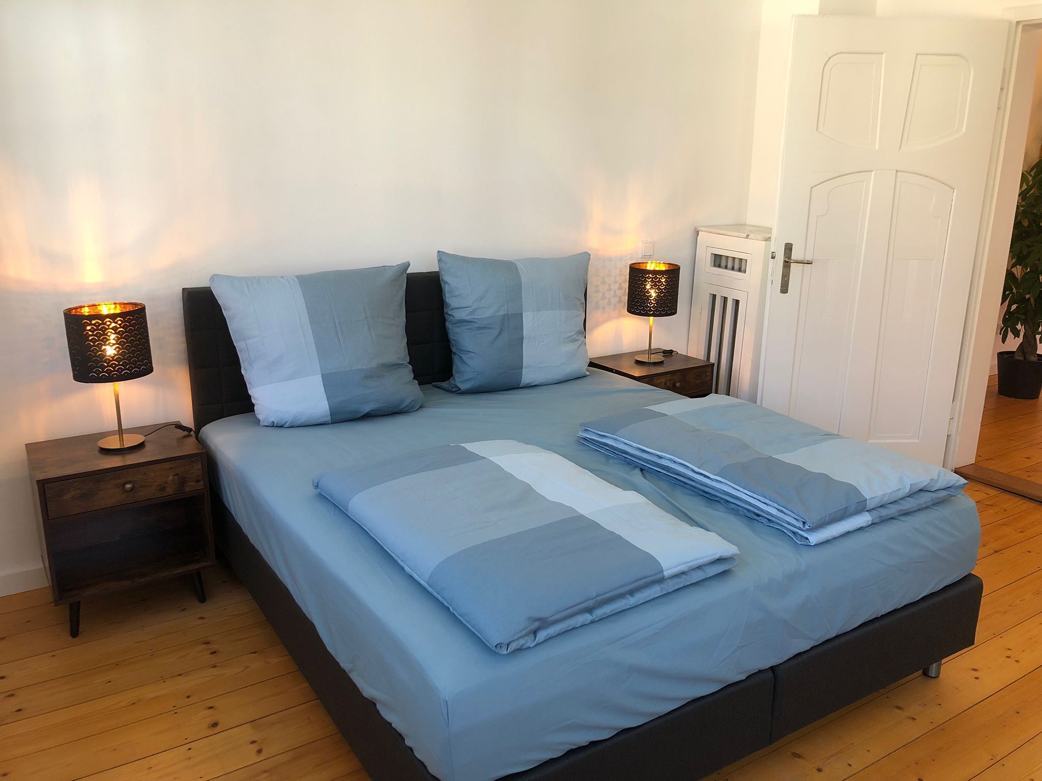 2 Schlafzimmer, Schreibtisch, Bügeleisen/Bügelbrett, Reisekinderbett