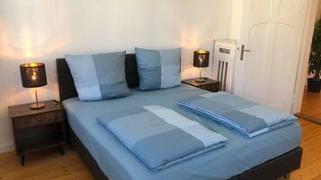 2 Schlafzimmer, Schreibtisch, BĂŒgeleisen/BĂŒgelbrett, Reisekinderbett