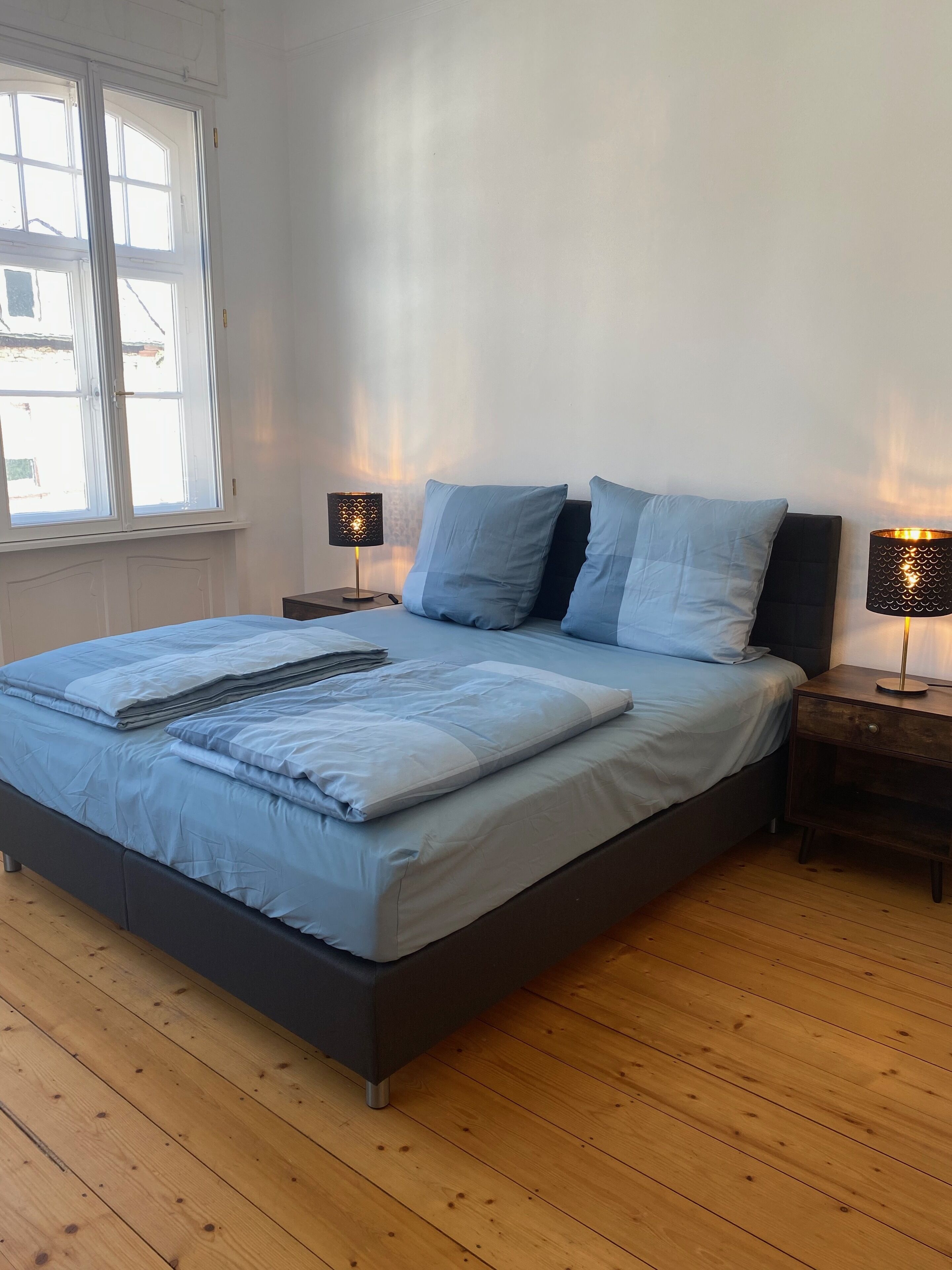 2 bedrooms, desk, iron/ironing board, travel crib