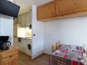 Réfrigérateur, micro-ondes, four, lave-vaisselle