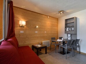 Interior - Renovated and Comfortable Studio · Heart of Resort (Plagne Bellecôte)