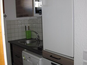 Frigorifero, microonde, forno, lavastoviglie