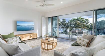 Sunset Jewel - 7a Cromarty Road, Soldiers Point - Ocean Views, Linen, AIR CON & Wi-Fi