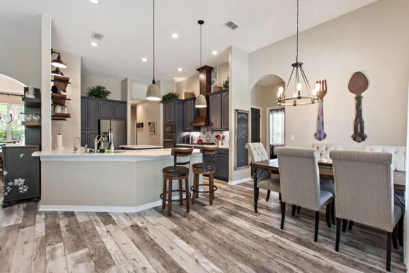 منزل - ٥ غرف نوم | مطبخ خاص