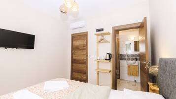 Comfort Room | Free WiFi, bed sheets