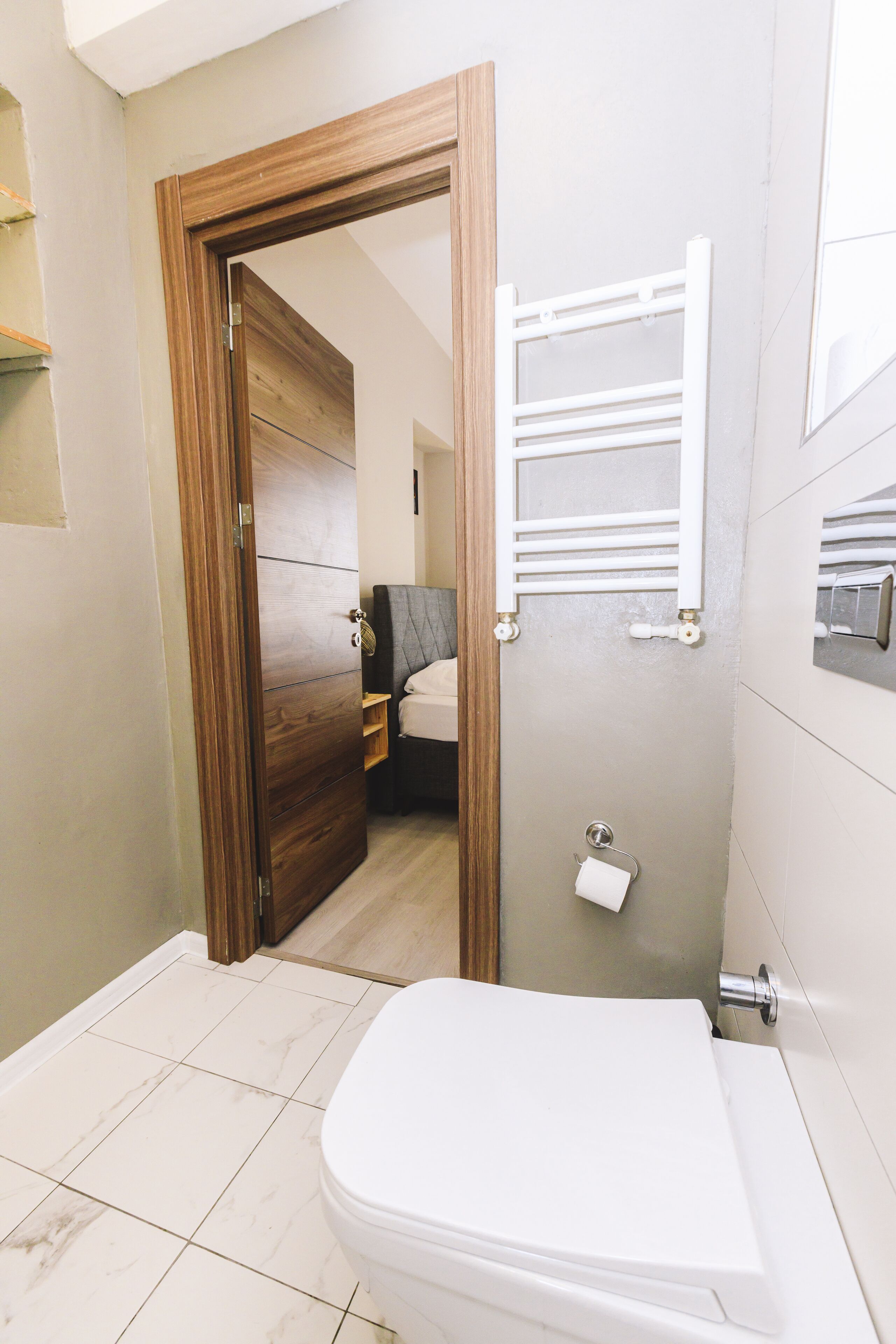 Chambre Confort | Salle de bain | Sèche-cheveux, serviettes fournies, savon, shampoing