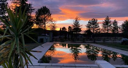 Le Mas des Milans, Charmante Suite Parentale Avec Piscine